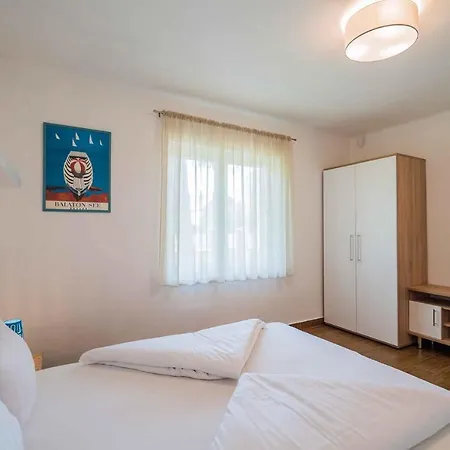 Feriehus Magdolna In - Balaton 36166 *